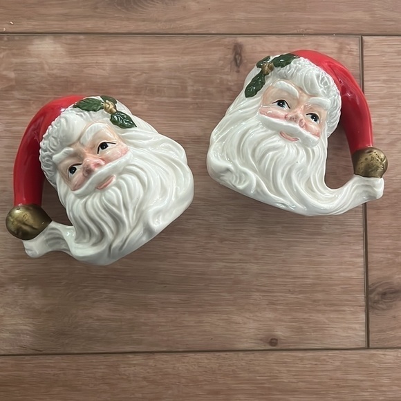 Vintage Fitz And Floyd Omnibus
Santa Claus Ceramic Salt And Pepper Shakers - Picture 2 of 15